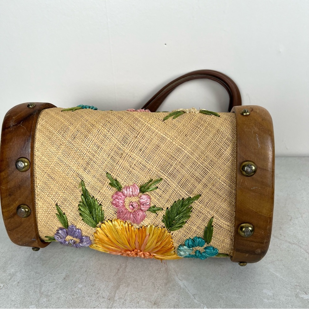 Vintage 60s Raffia Straw and Wood Floral Handbag - Picture 8 of 13